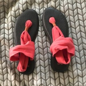 Sanuks barely worn size 8